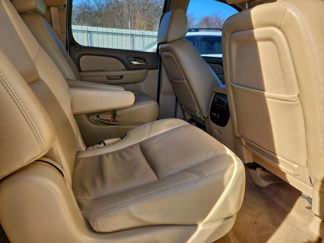 Chevrolet Suburban C1500 Ltz Image 9