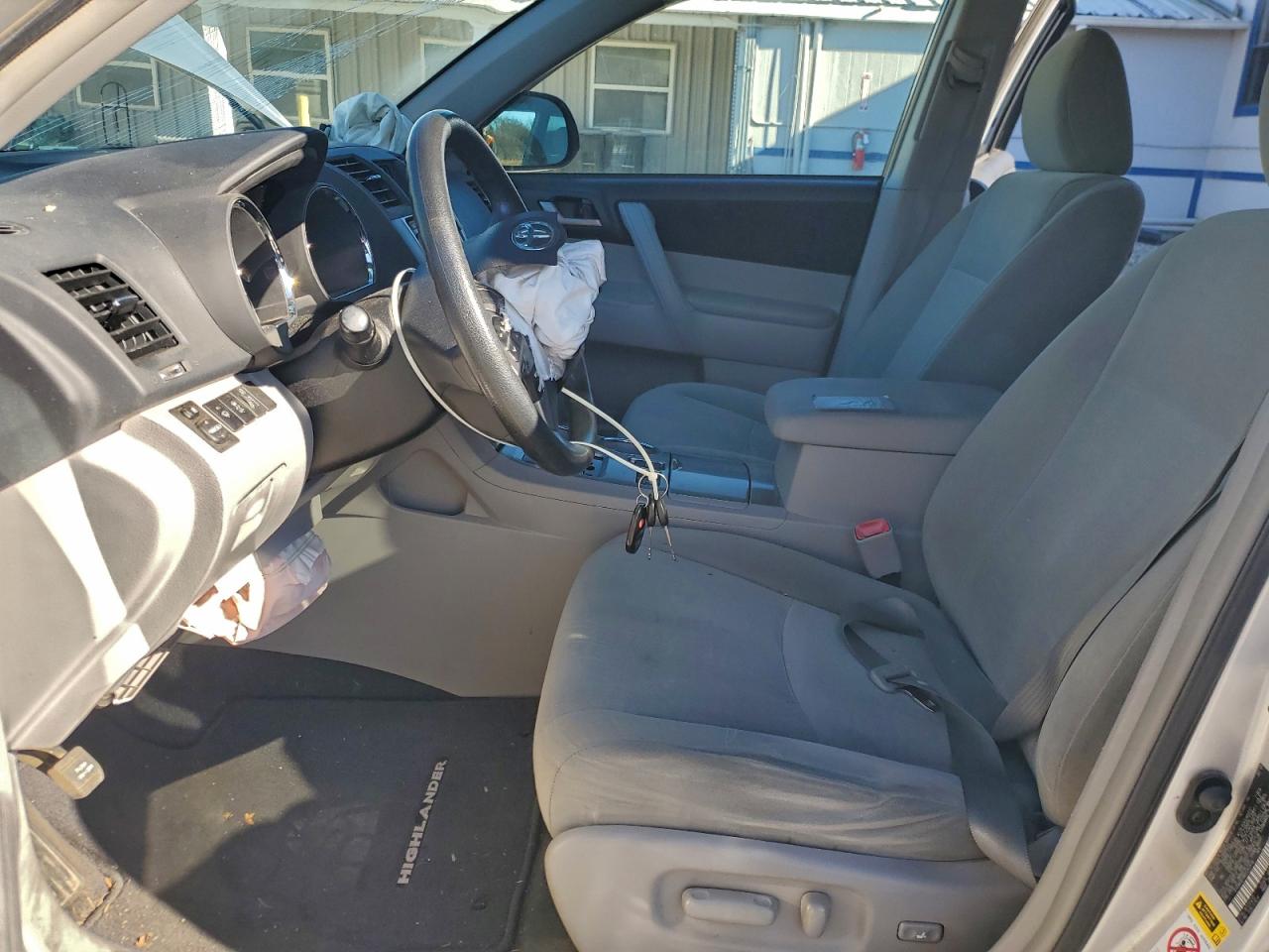 Toyota Highlander Base Image 3