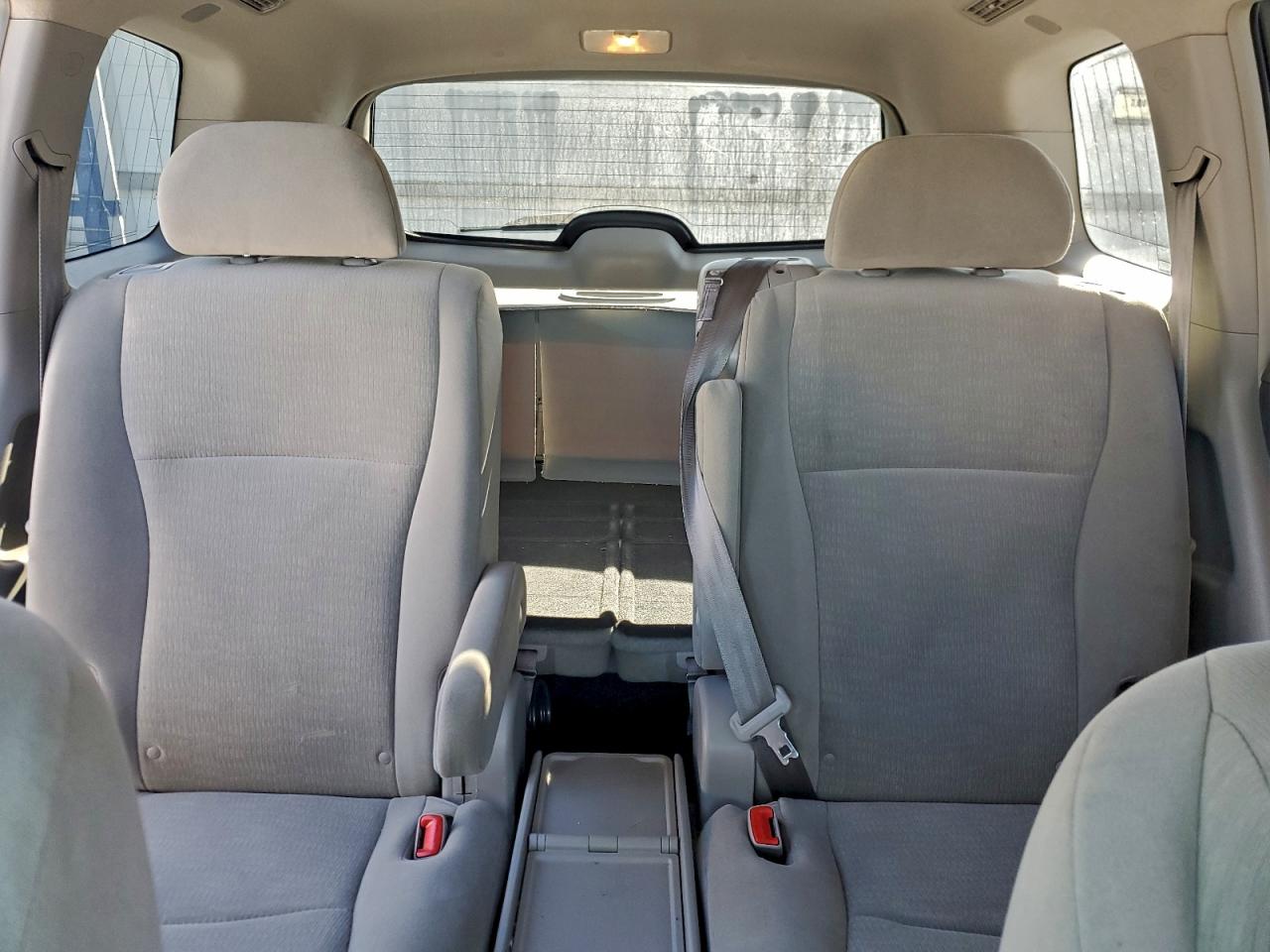 Toyota Highlander Base Image 13