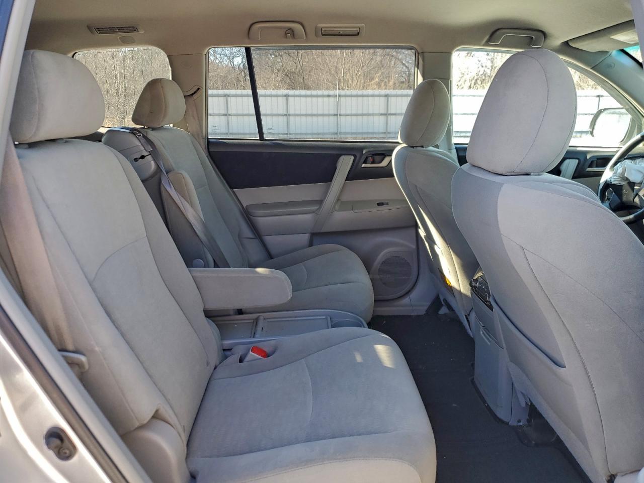 Toyota Highlander Base Image 7