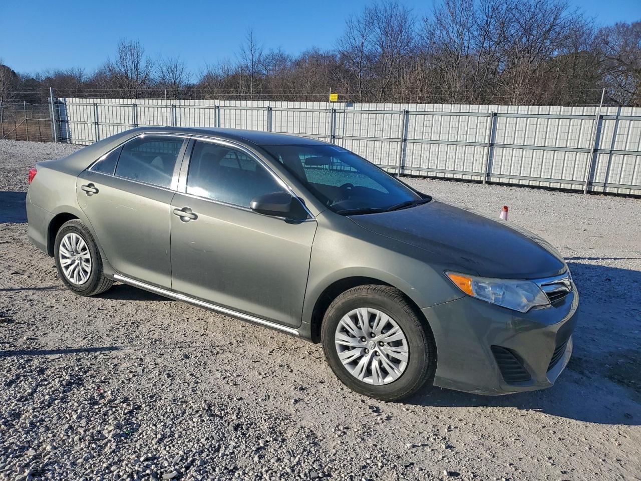 Toyota Camry L Image 10