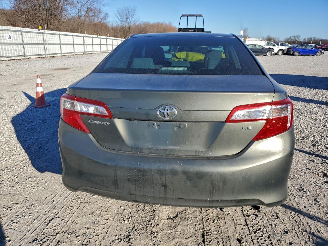 Toyota Camry L Image 12