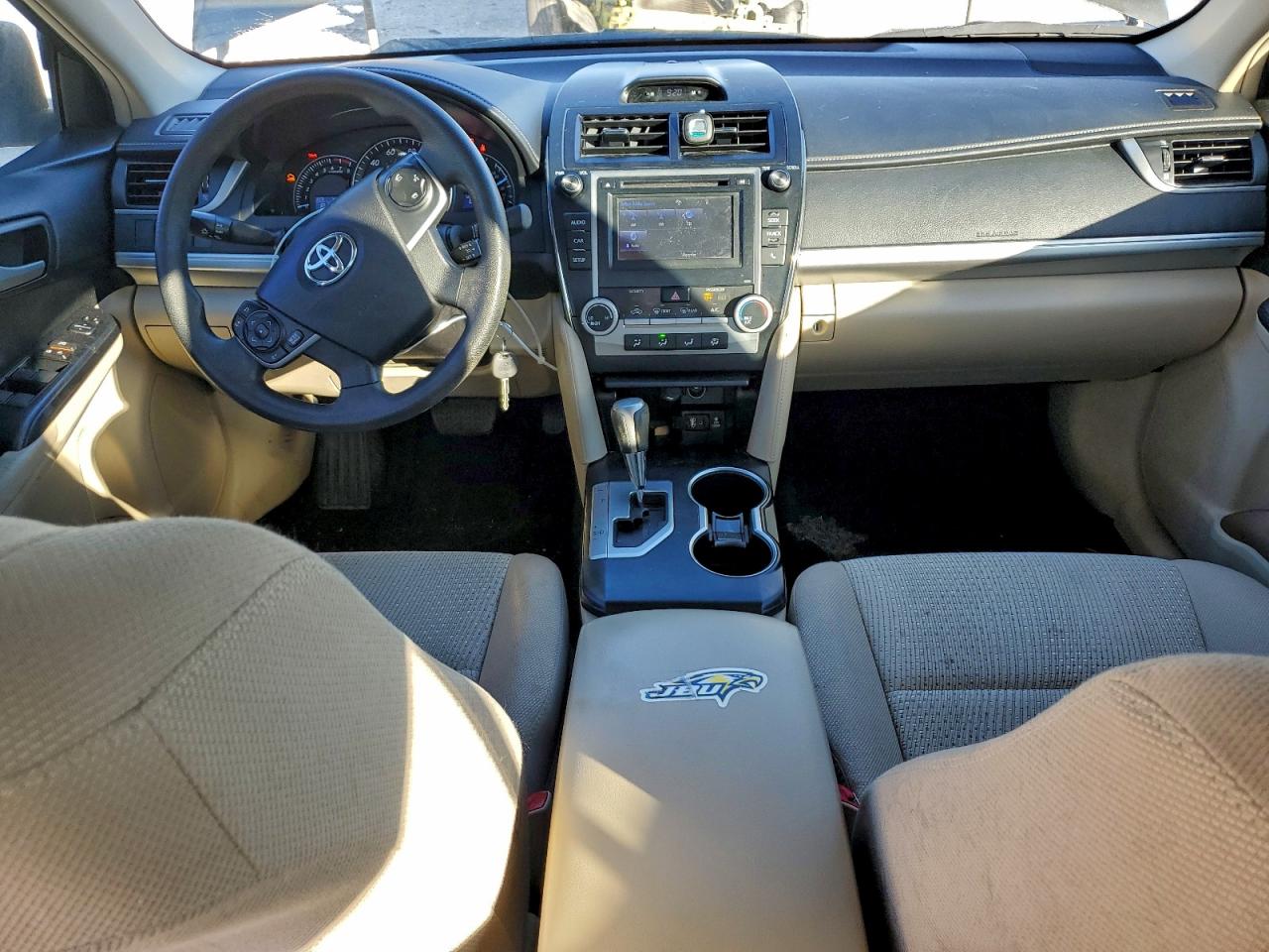 Toyota Camry L Image 2