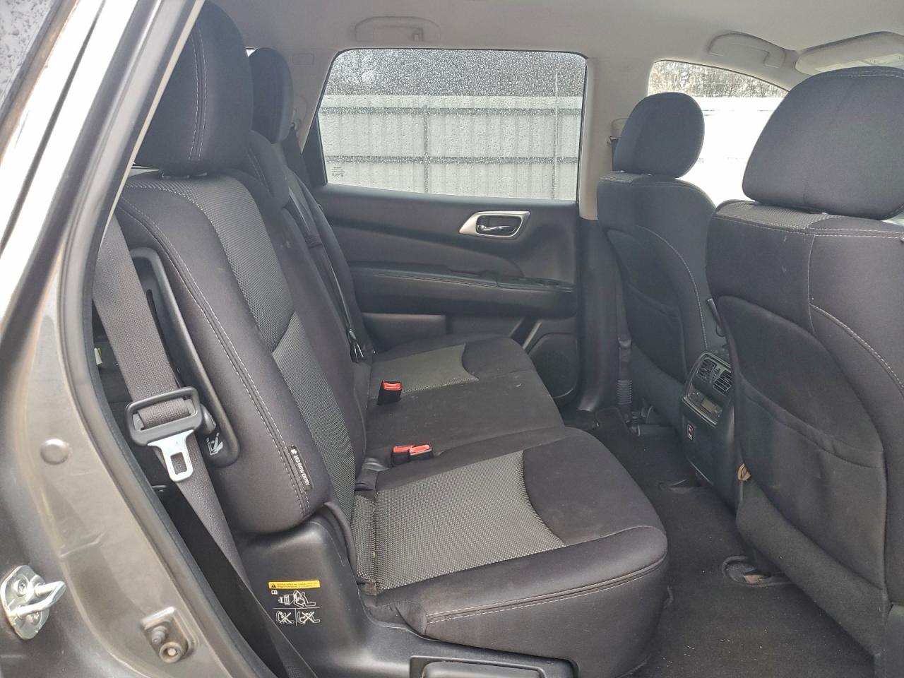 Nissan Pathfinder S Image 11