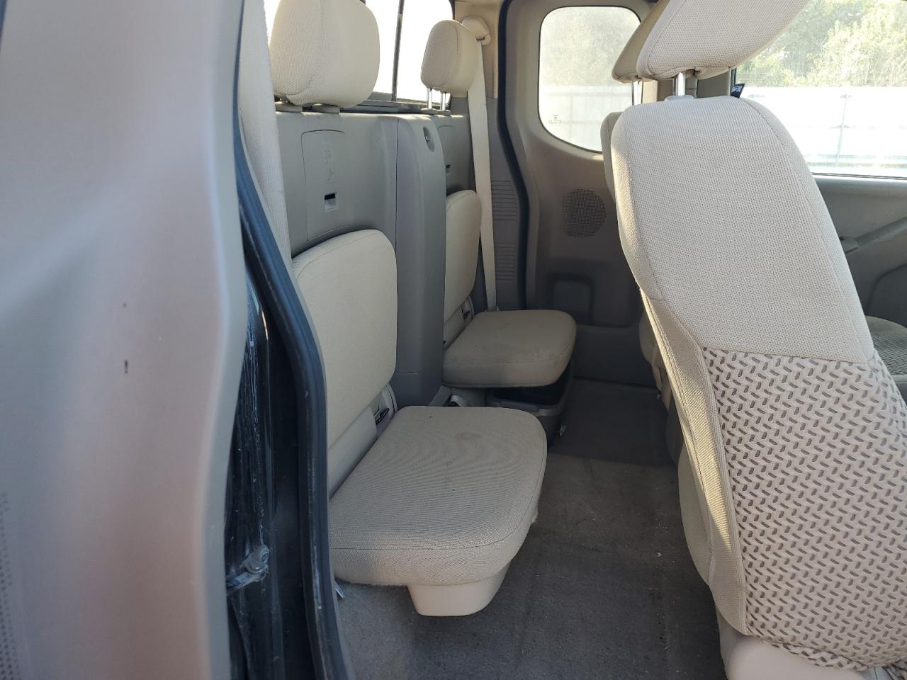 Nissan Frontier S Image 6