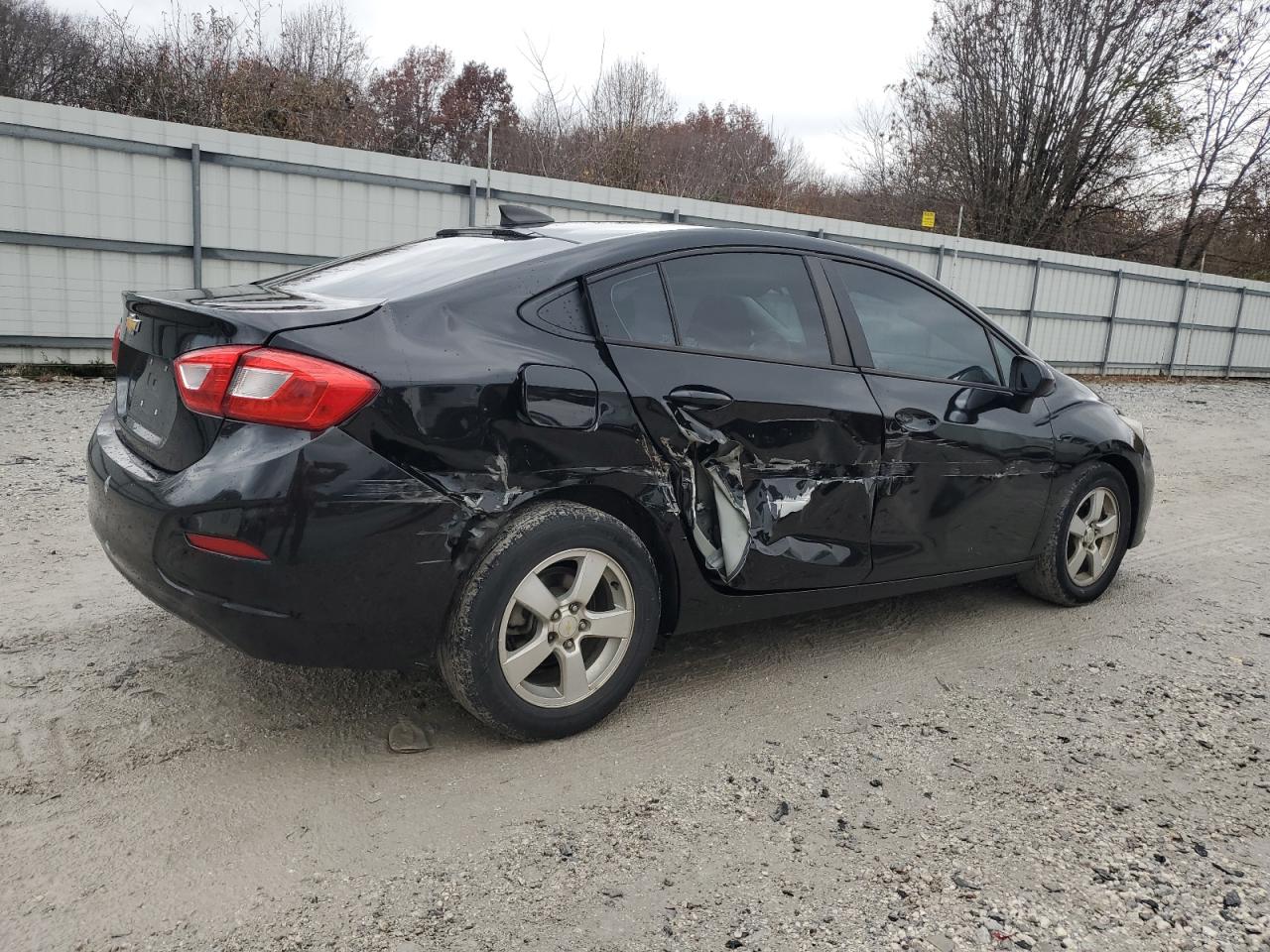 Chevrolet Cruze Ls Image 2