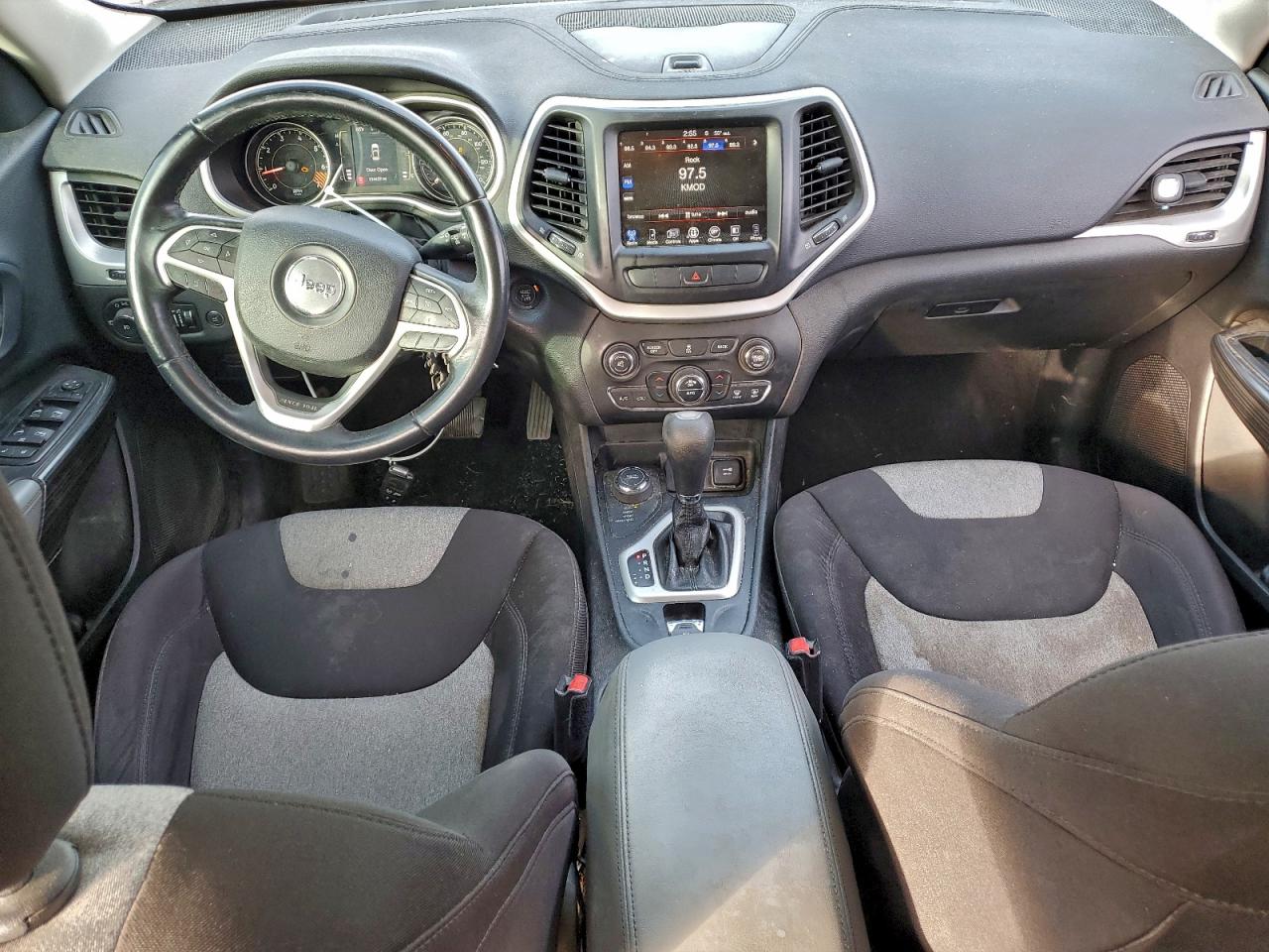 Jeep Grand Cherokee Latitude Image 9