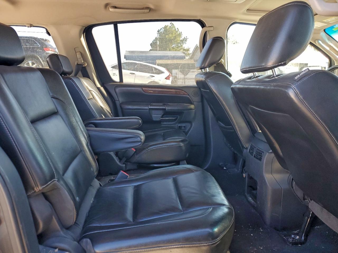 Nissan Armada Platinum Image 2