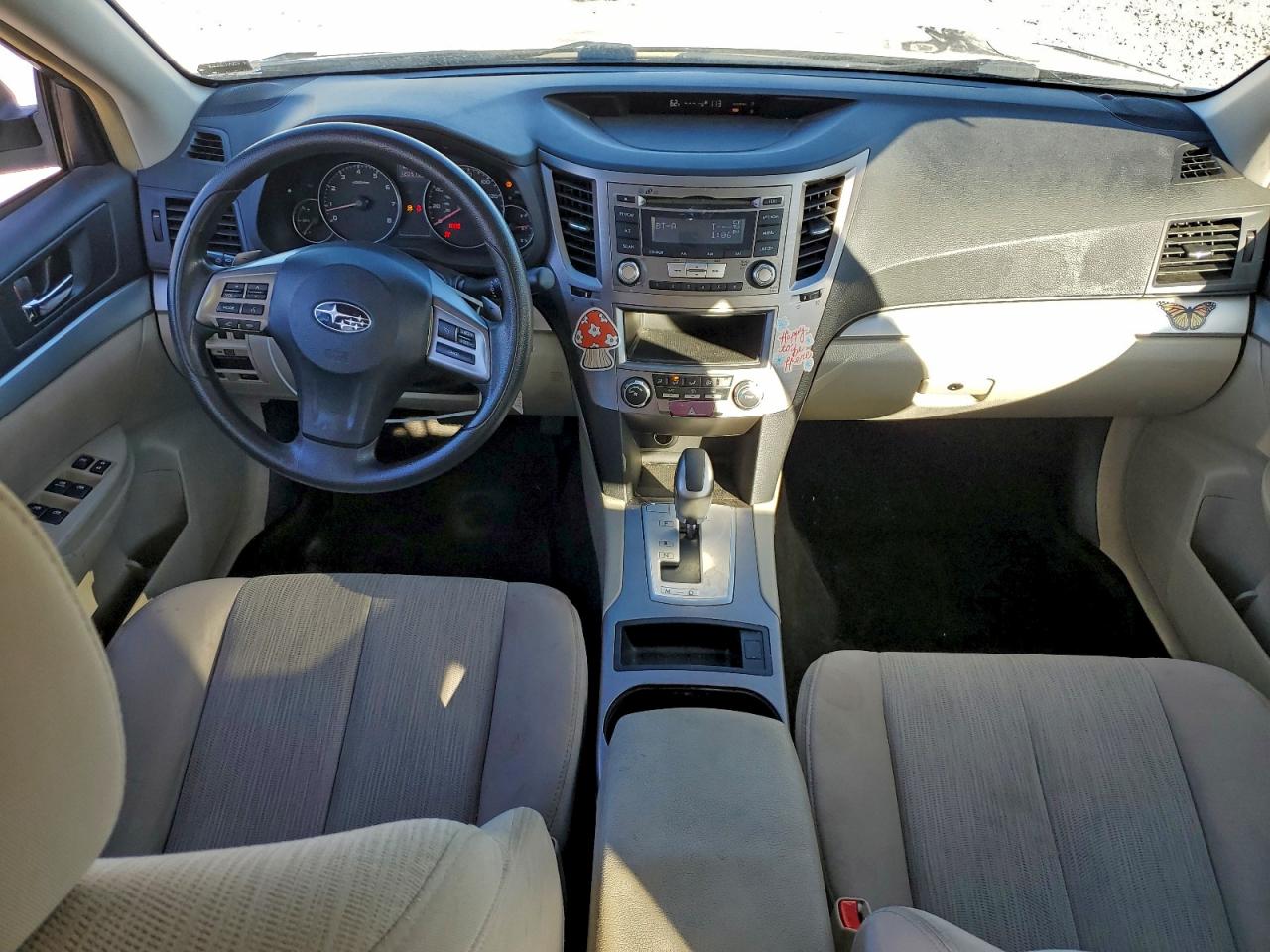 Subaru Outback 2.5i Image 10