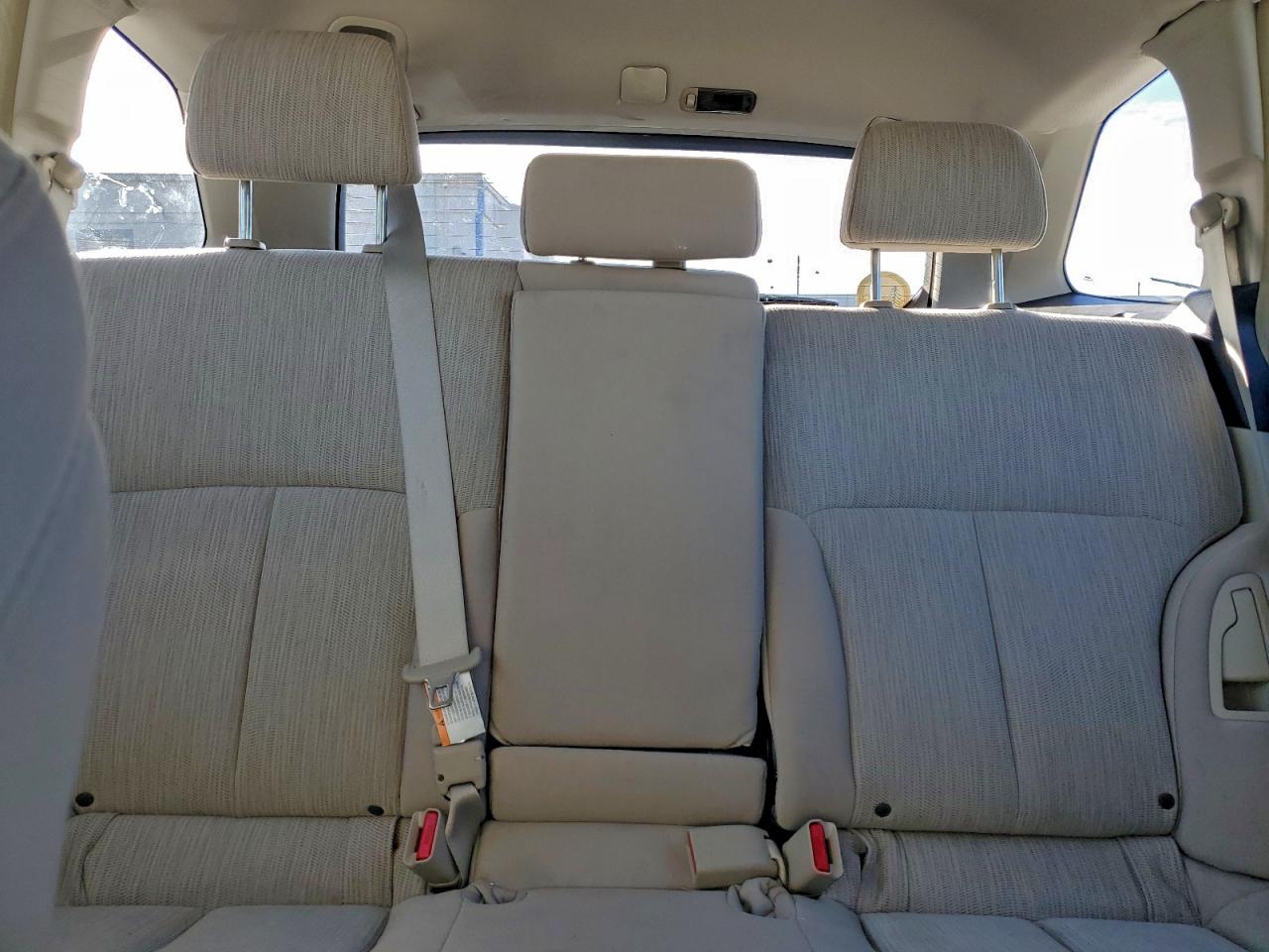 Subaru Outback 2.5i Image 8