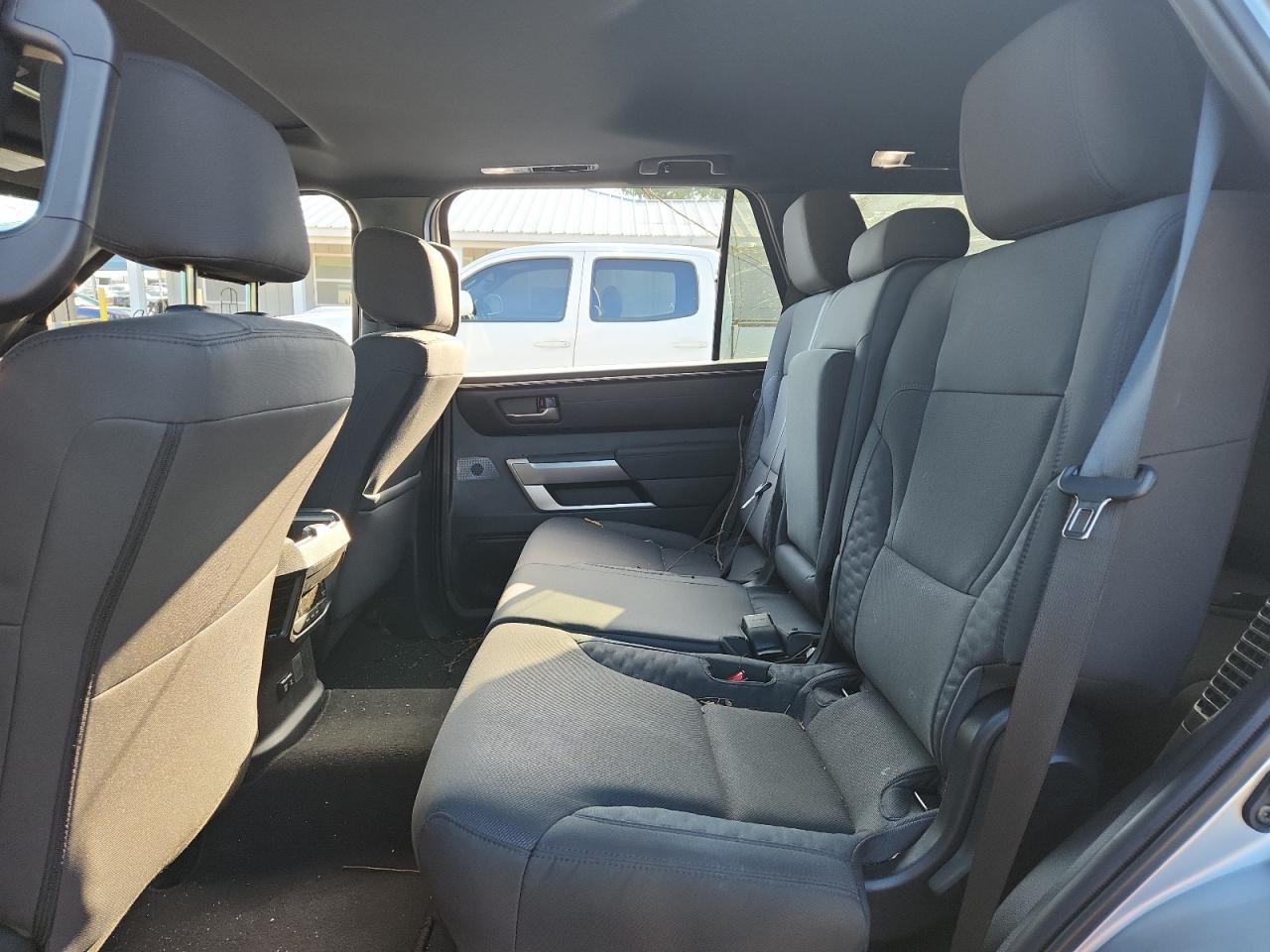 Toyota Sequoia Sr5 Image 10