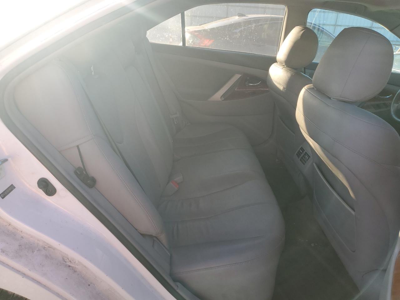 Toyota Camry Base Image 12