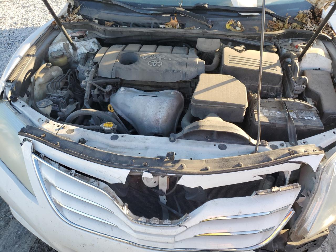 Toyota Camry Base Image 2