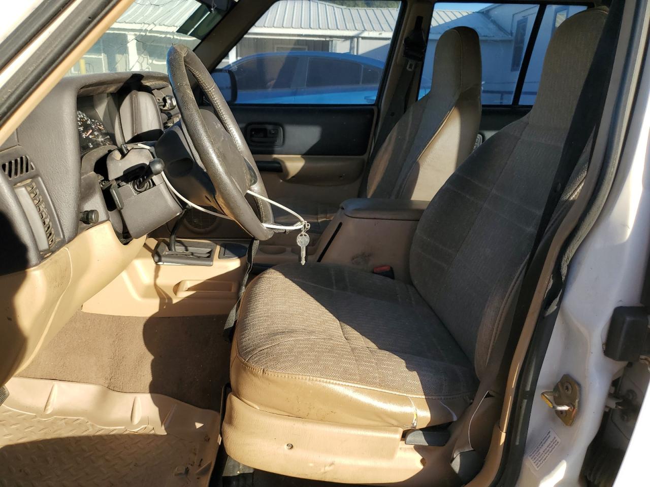 Jeep Grand Cherokee Sport Image 11