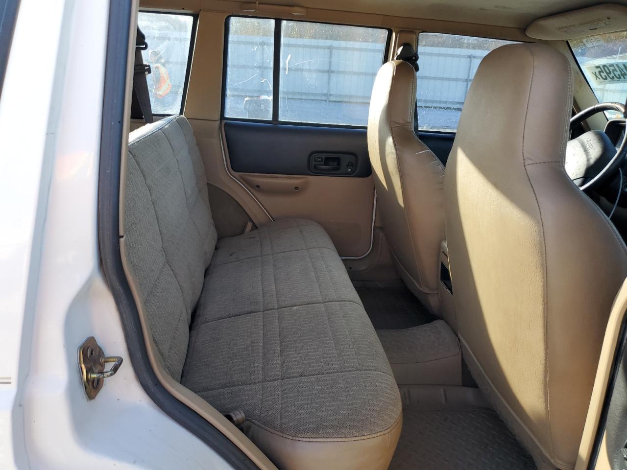 Jeep Grand Cherokee Sport Image 8