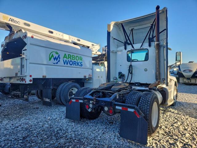 Peterbilt Tractor 579 Image 4