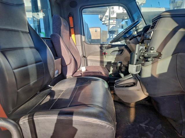 Peterbilt Tractor 579 Image 9