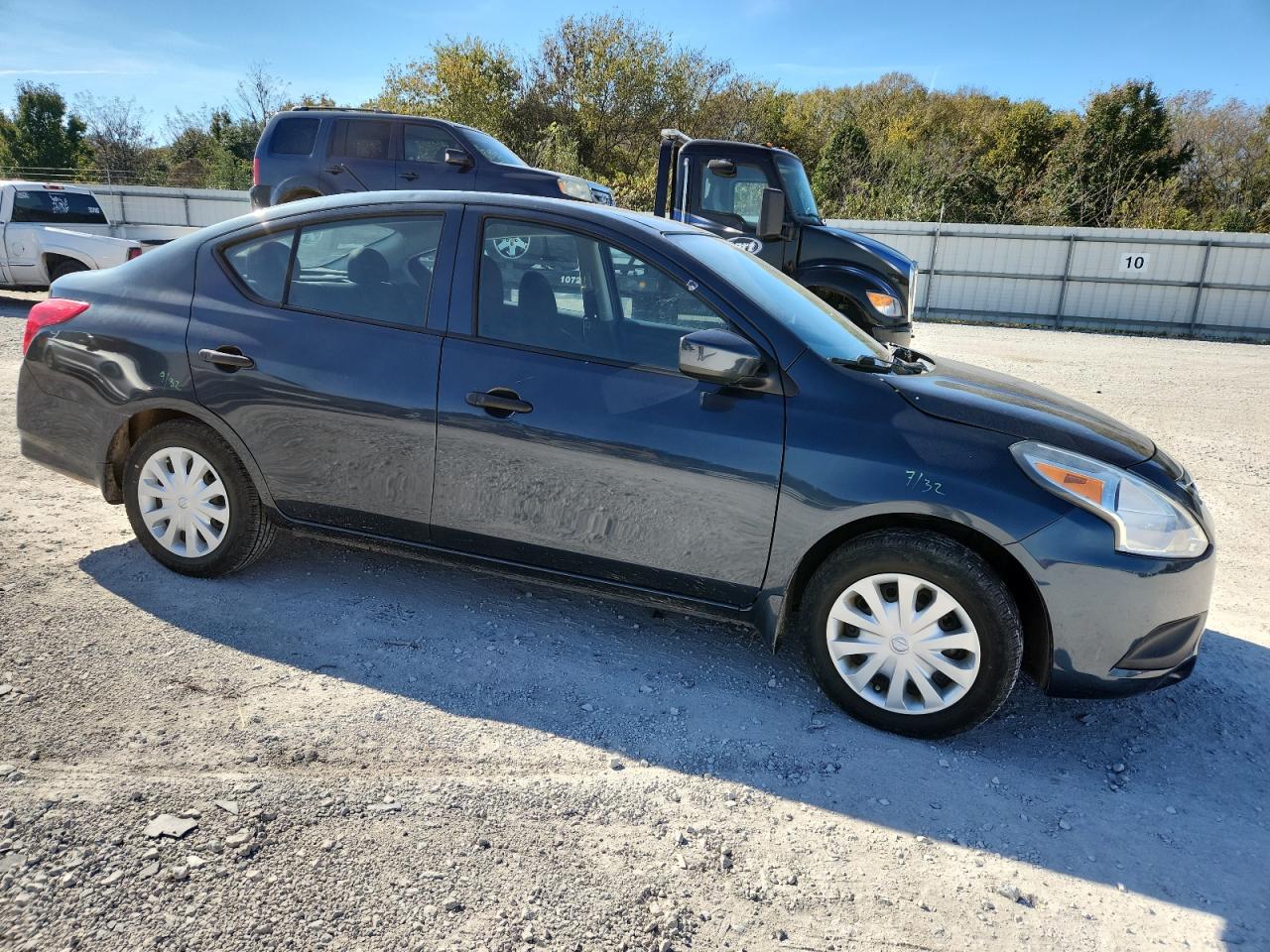 Nissan Versa S Image 2