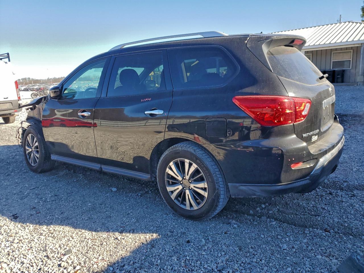 Nissan Pathfinder S Image 2