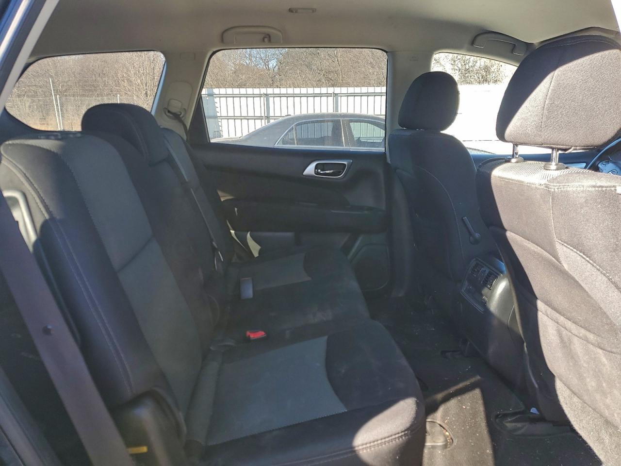 Nissan Pathfinder S Image 5