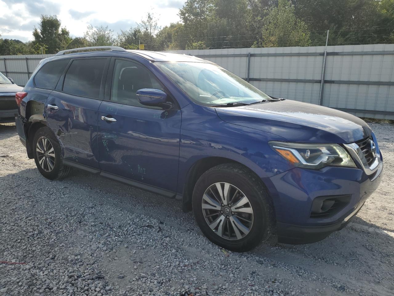 Nissan Pathfinder S Image 8