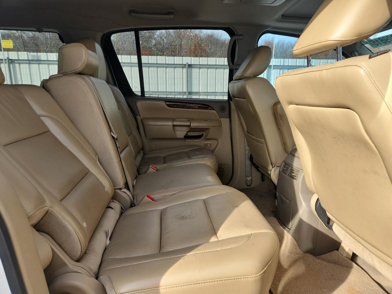 Nissan Armada Sv Image 8