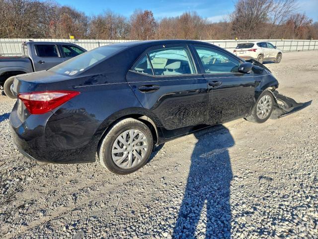 Toyota Corolla L Image 2