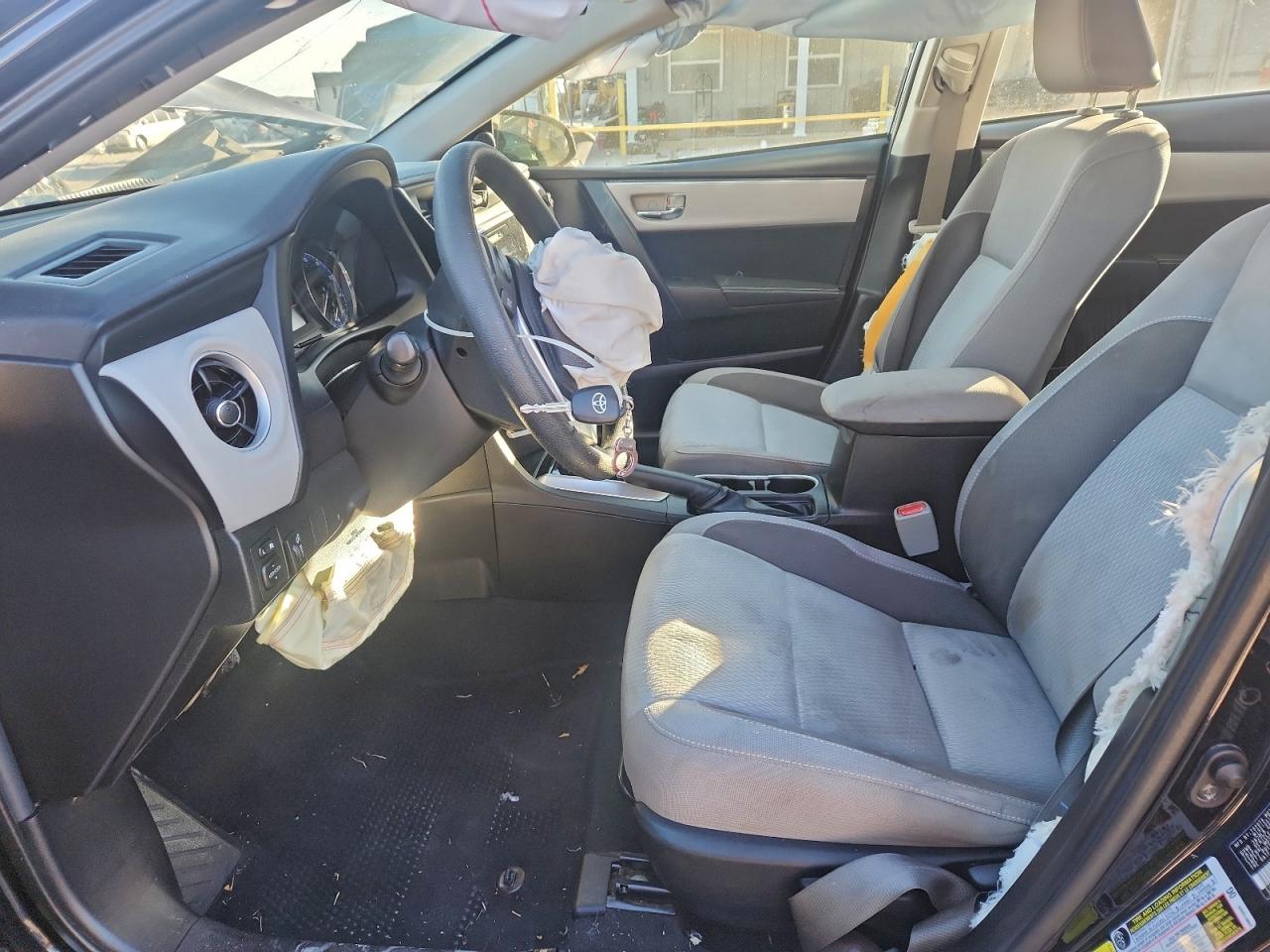 Toyota Corolla L Image 8