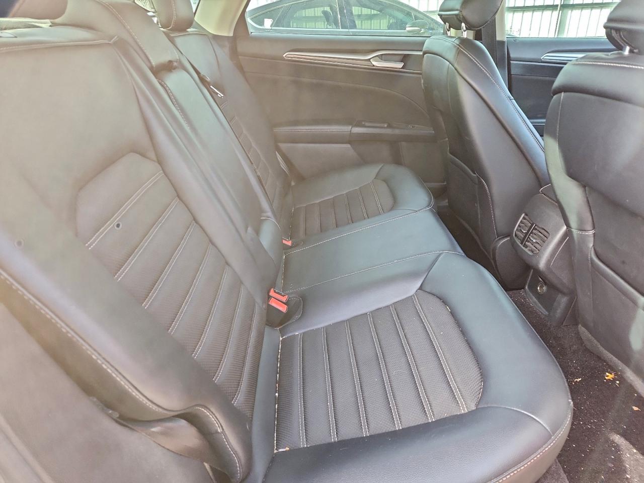 Ford Fusion Se Image 6