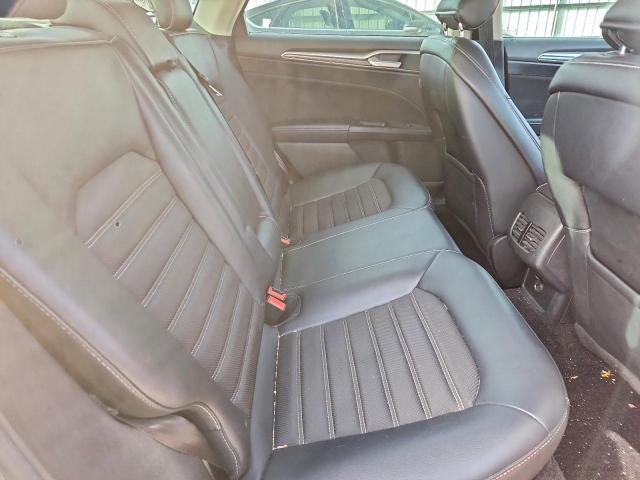 Ford Fusion Se Image 6