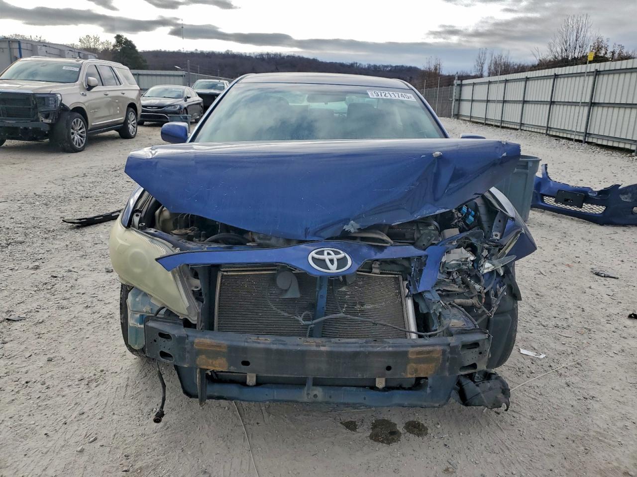Toyota Camry Base Image 6