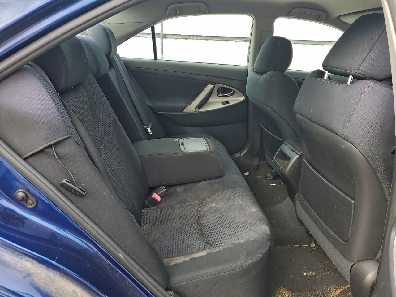 Toyota Camry Base Image 8