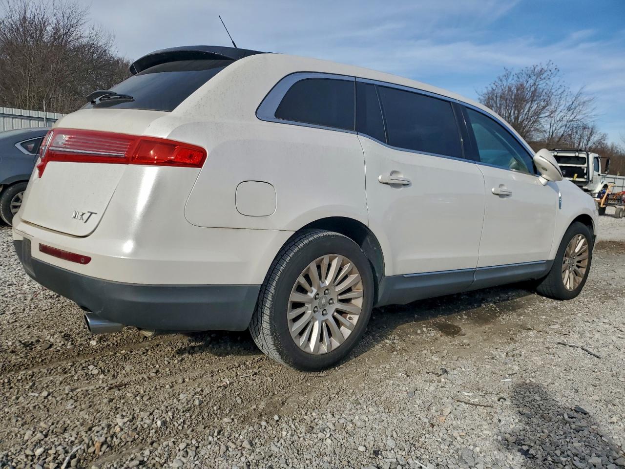 Lincoln MKT Image 11