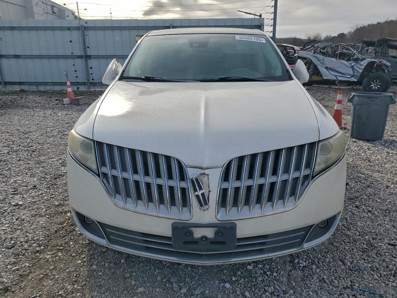 Lincoln MKT Image 4