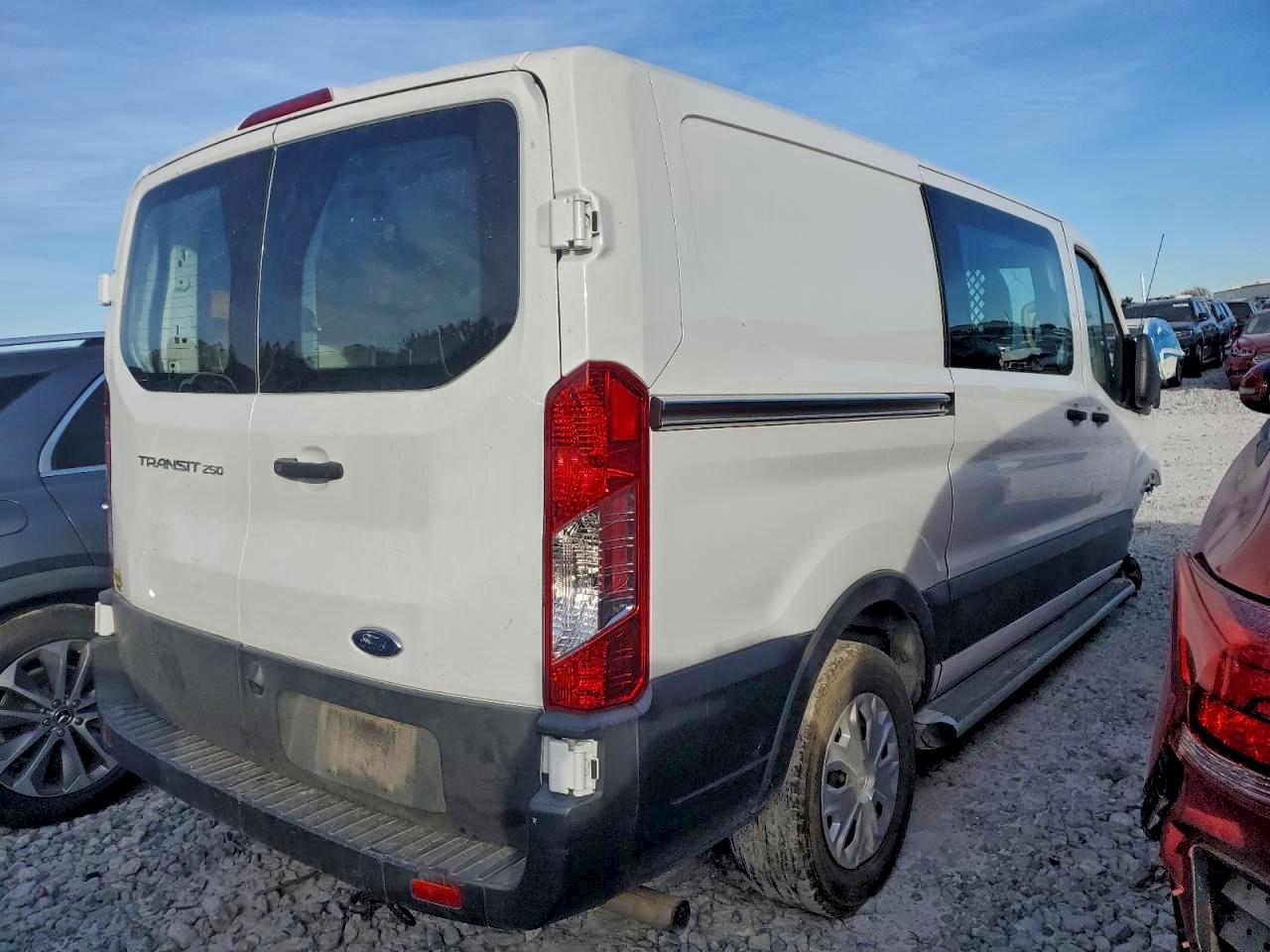 Ford Transit T-250 Image 3