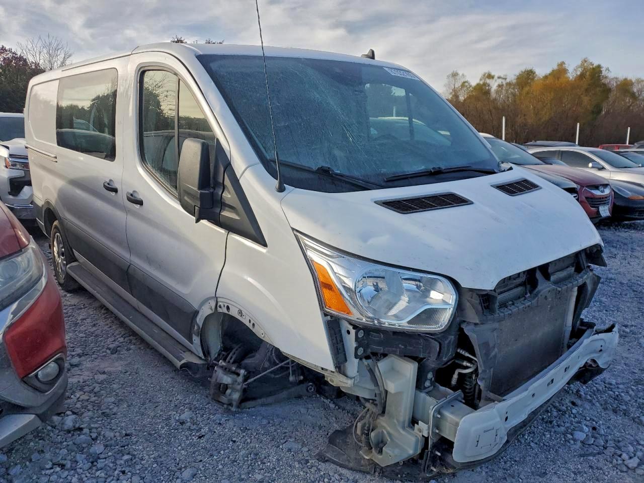 Ford Transit T-250 Image 14