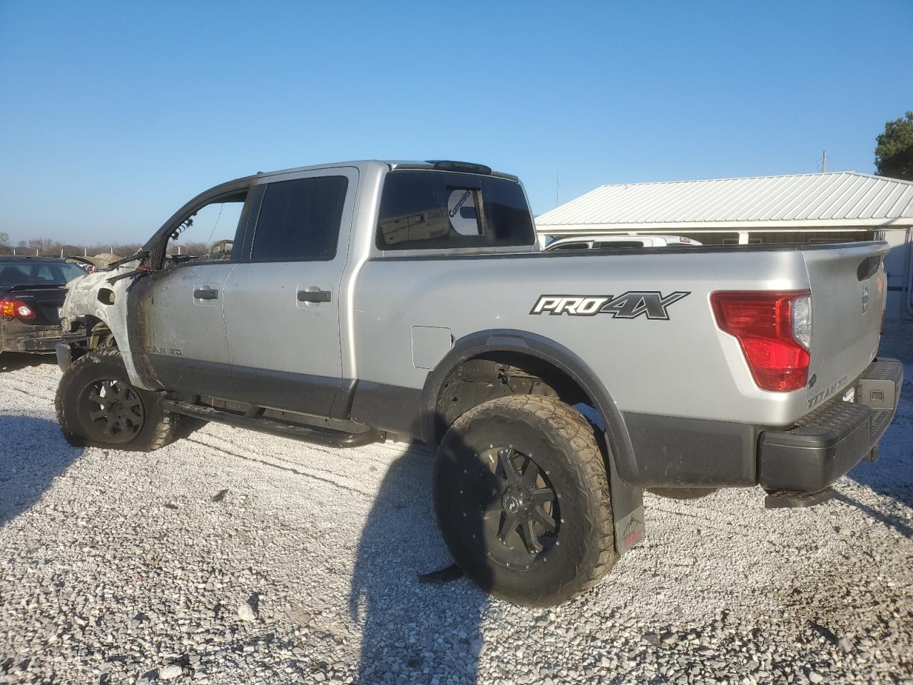 Nissan Titan Sl Image 2