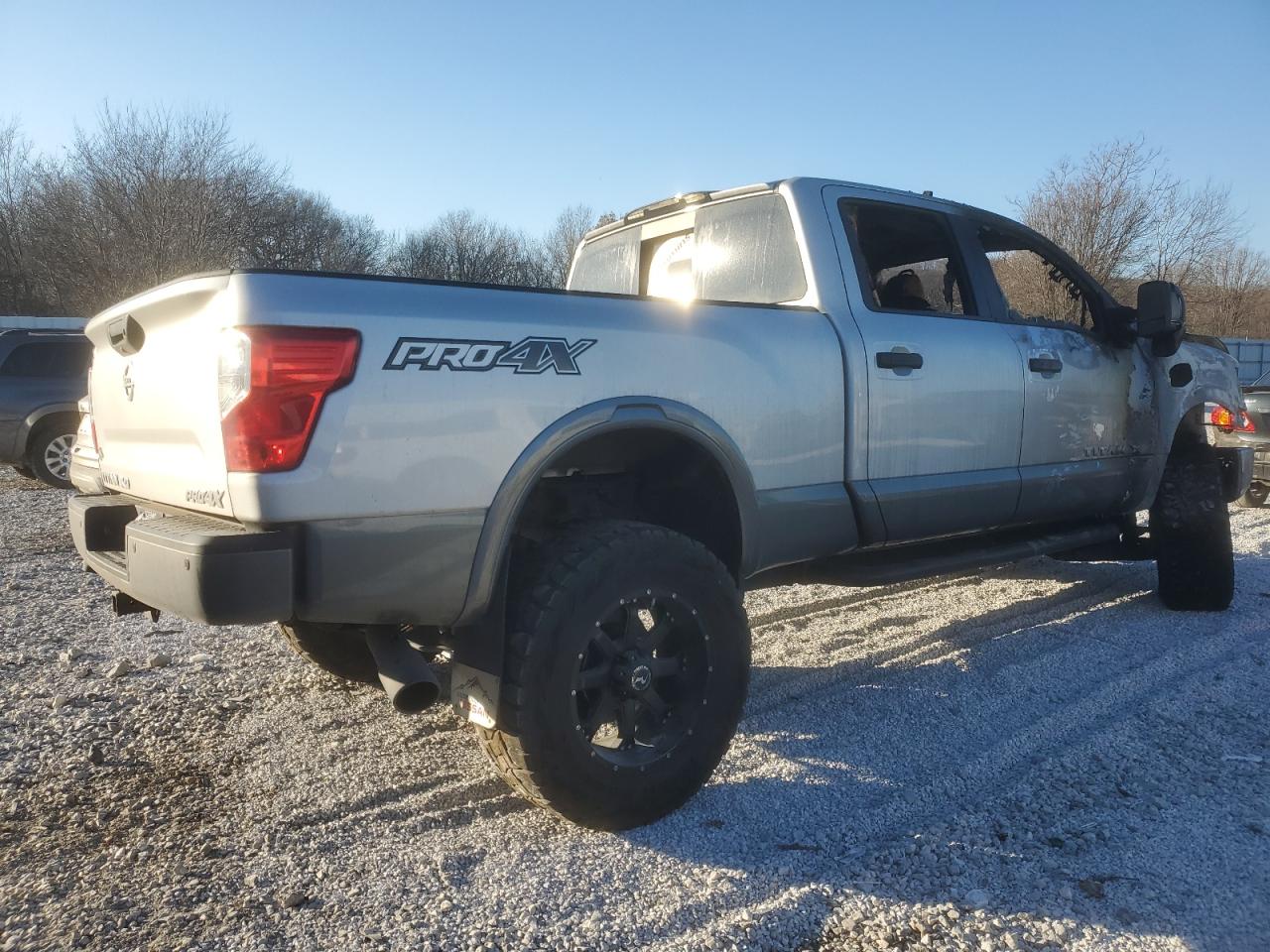 Nissan Titan Sl Image 4