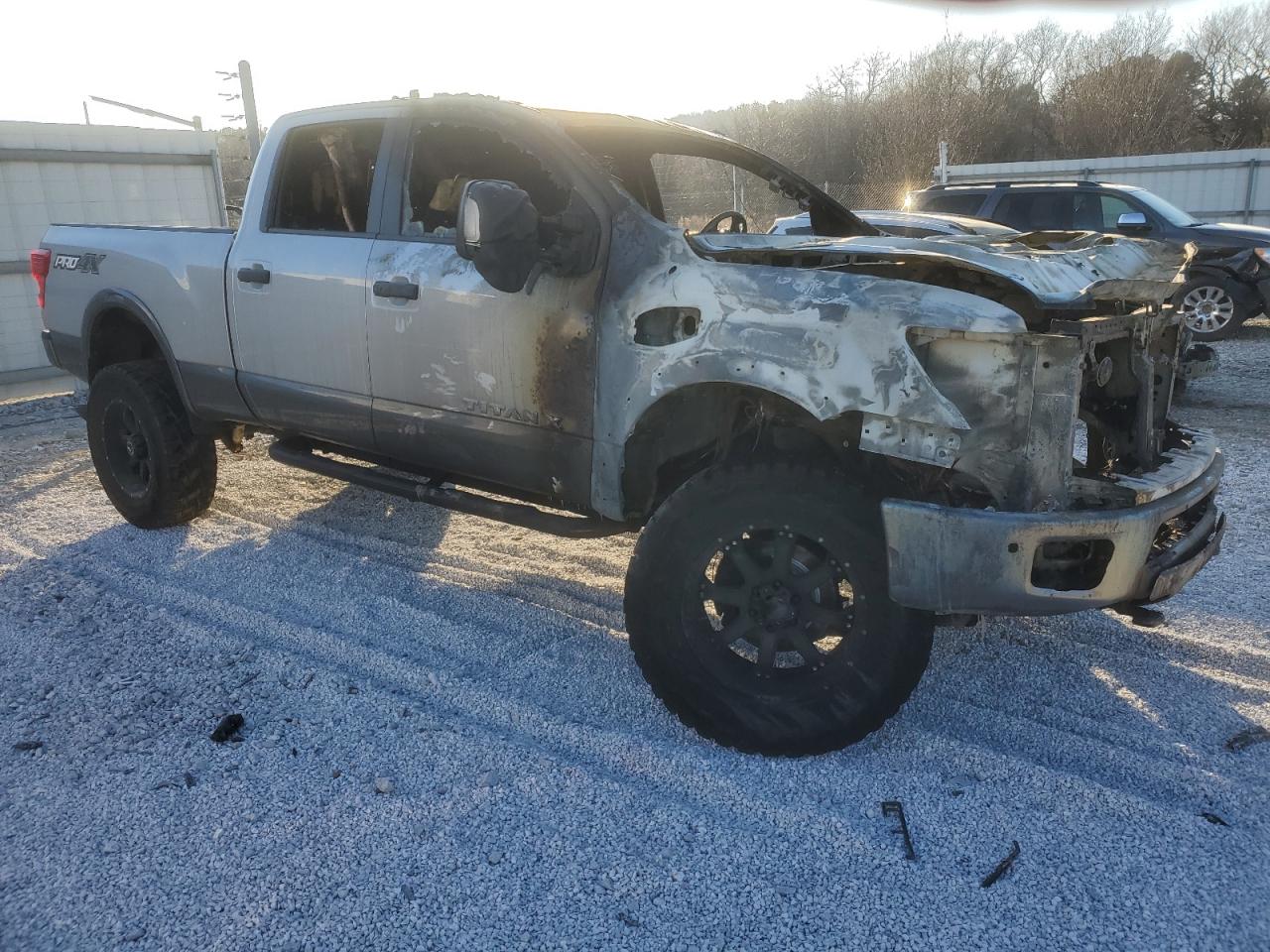 Nissan Titan Sl Image 3