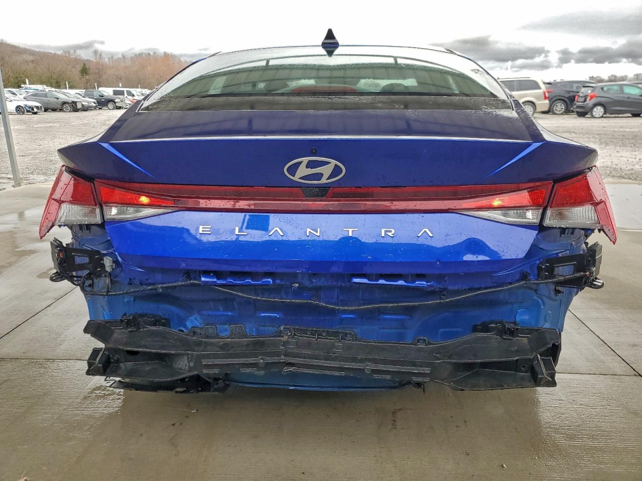 Hyundai ELANTRA Sel Image 3