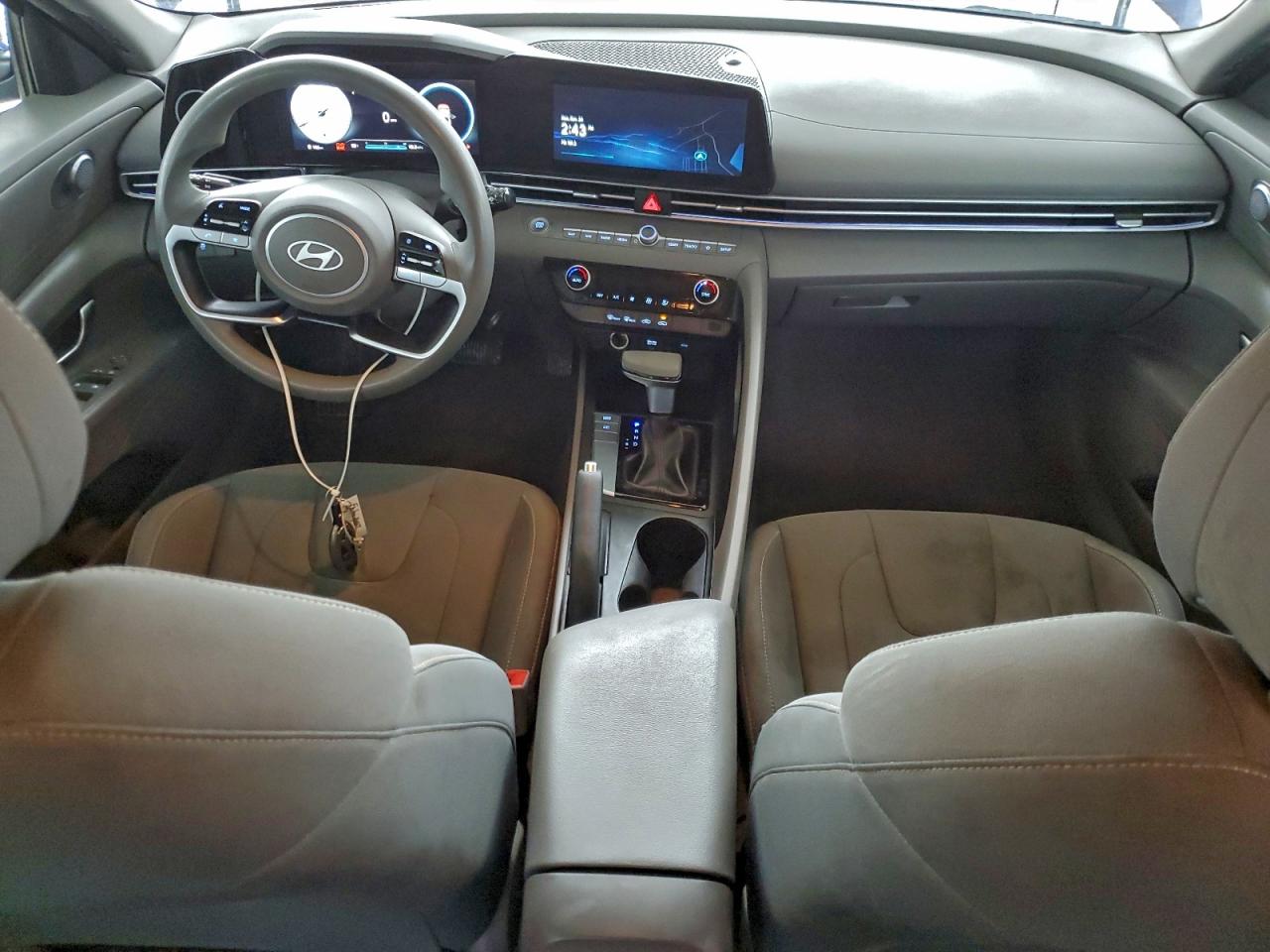 Hyundai ELANTRA Sel Image 9