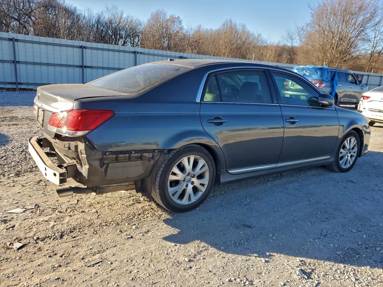 Toyota Avalon Base Image 9