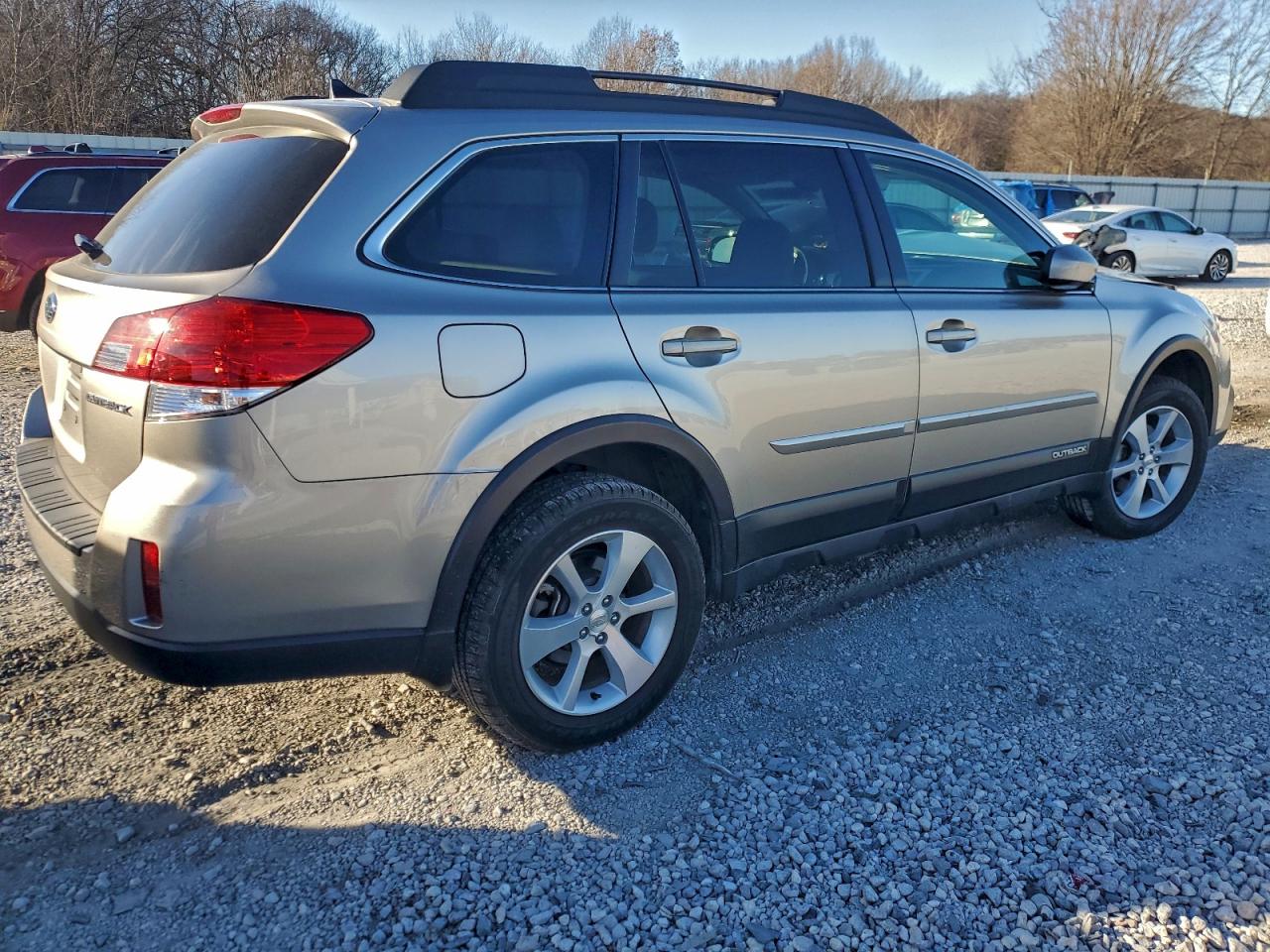 Subaru Outback 2.5i Limited Image 2