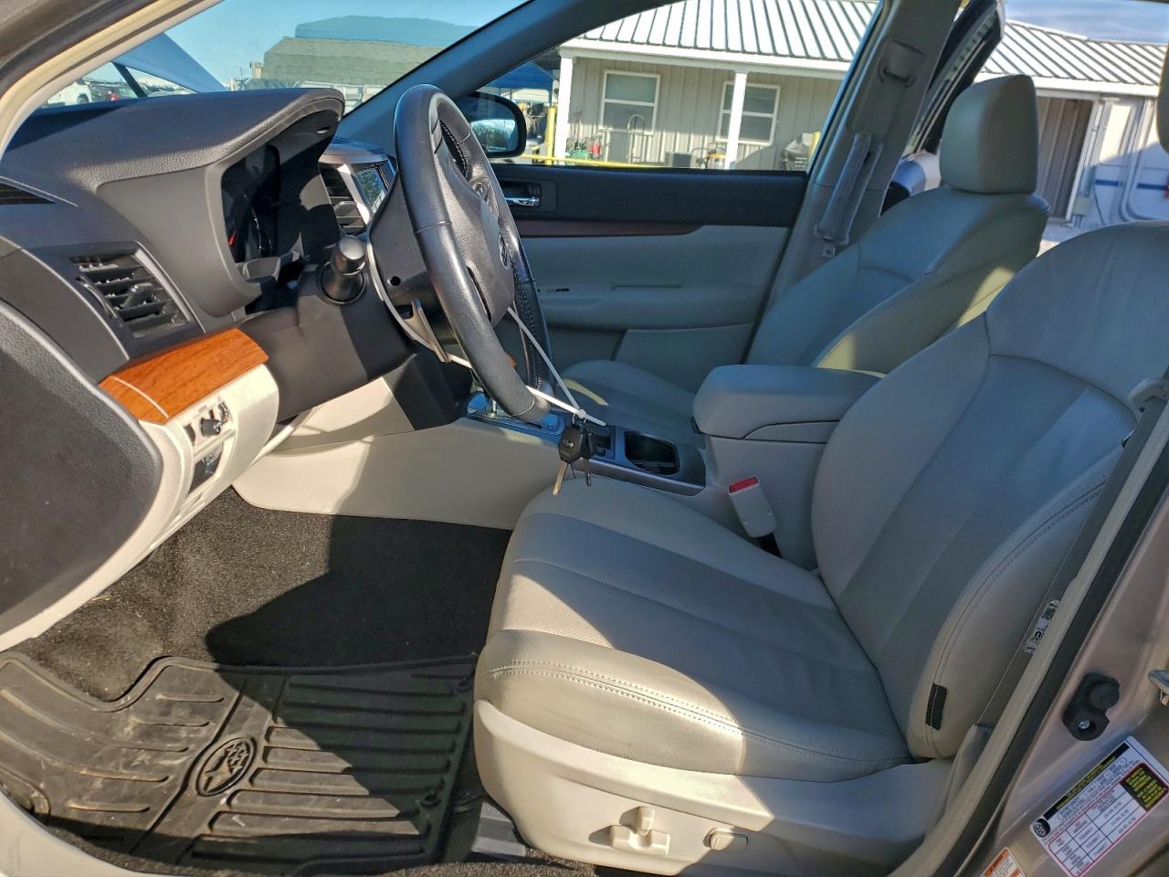 Subaru Outback 2.5i Limited Image 5