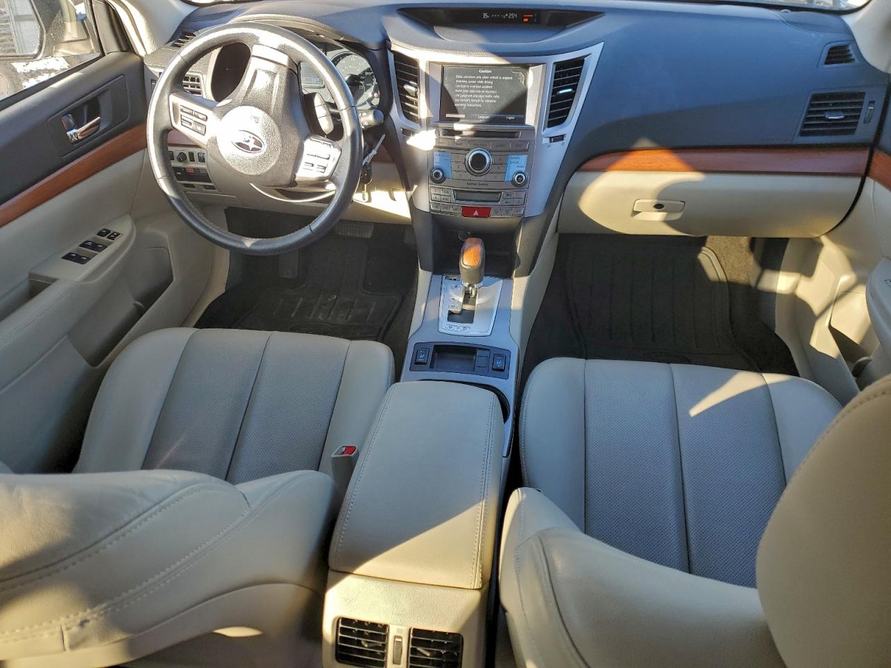 Subaru Outback 2.5i Limited Image 6