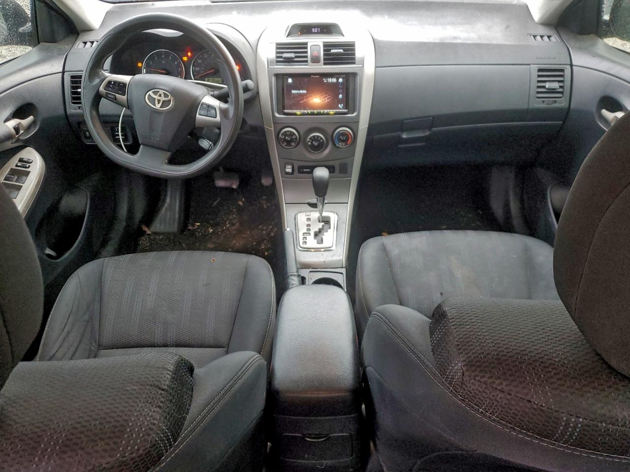 Toyota Corolla Base Image 4