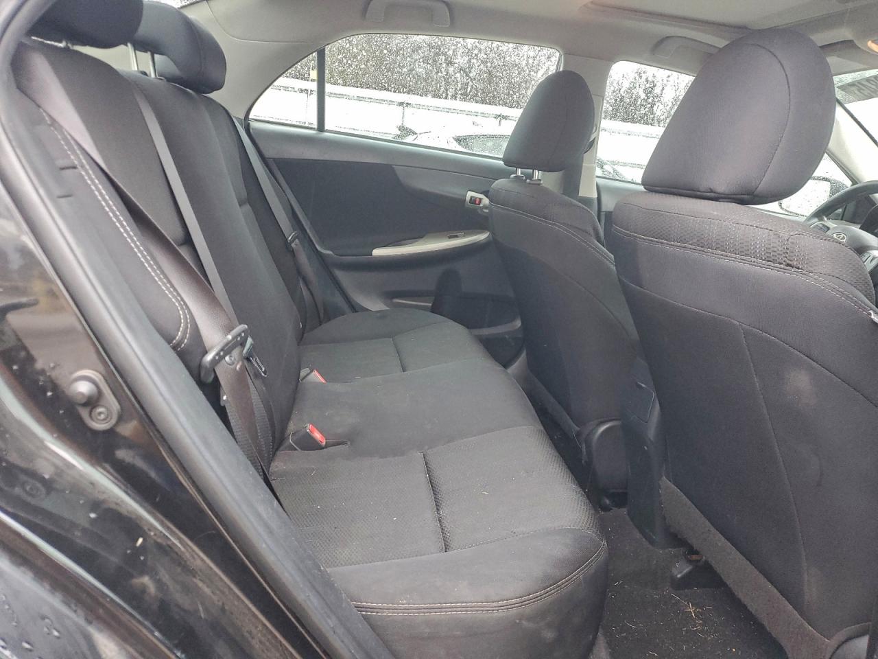 Toyota Corolla Base Image 11