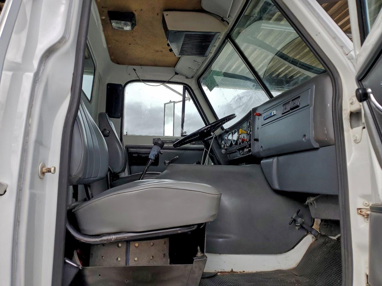 White Gmc Brigadier J9c042 Image 4