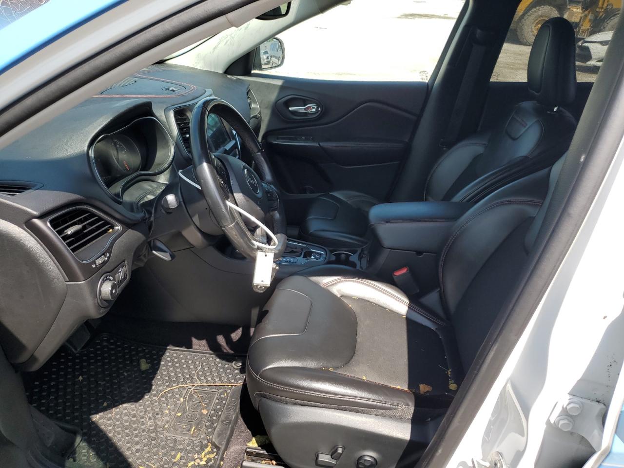 Jeep Cherokee Trailhawk Image 8