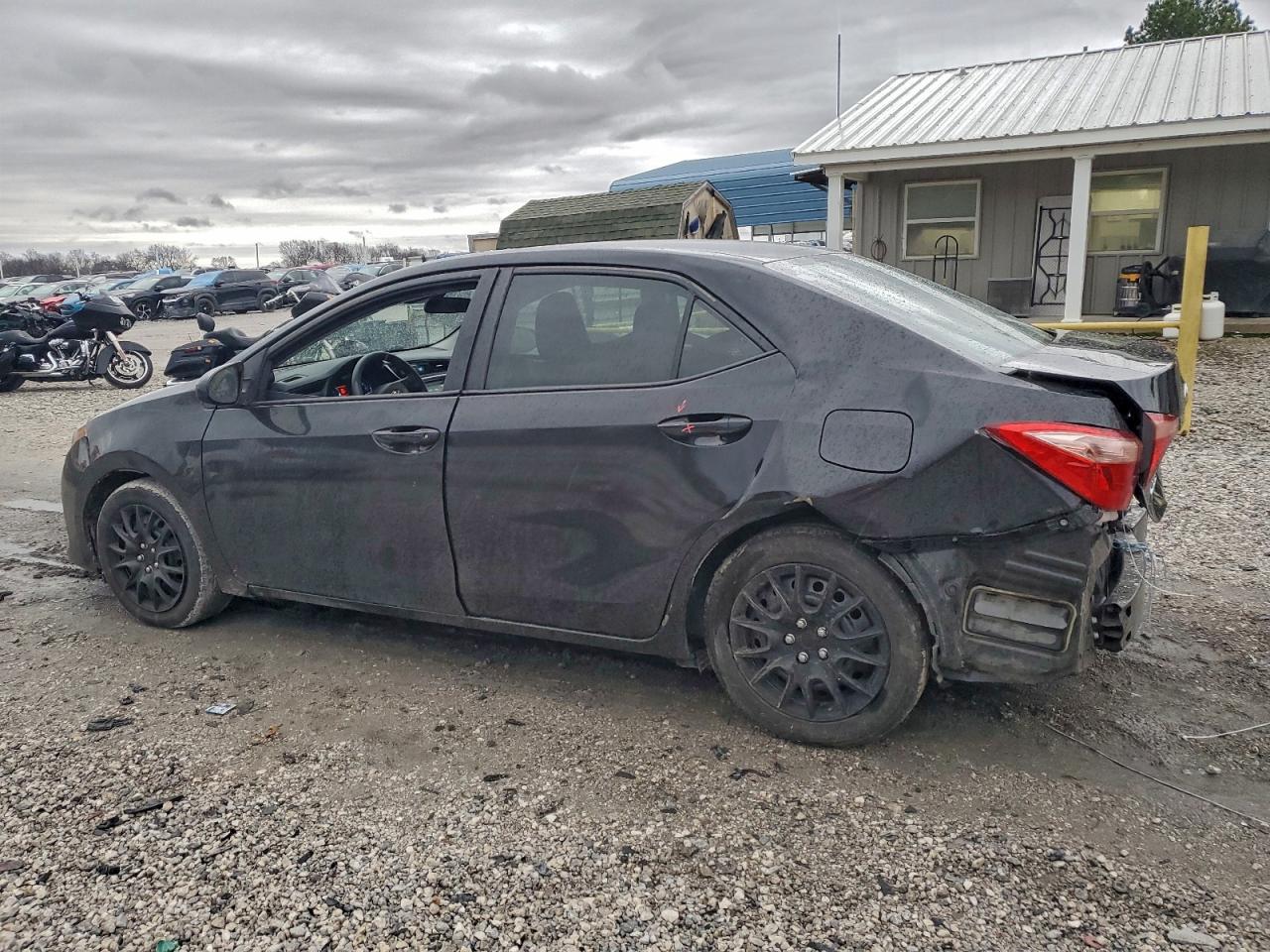 Toyota Corolla L Image 9